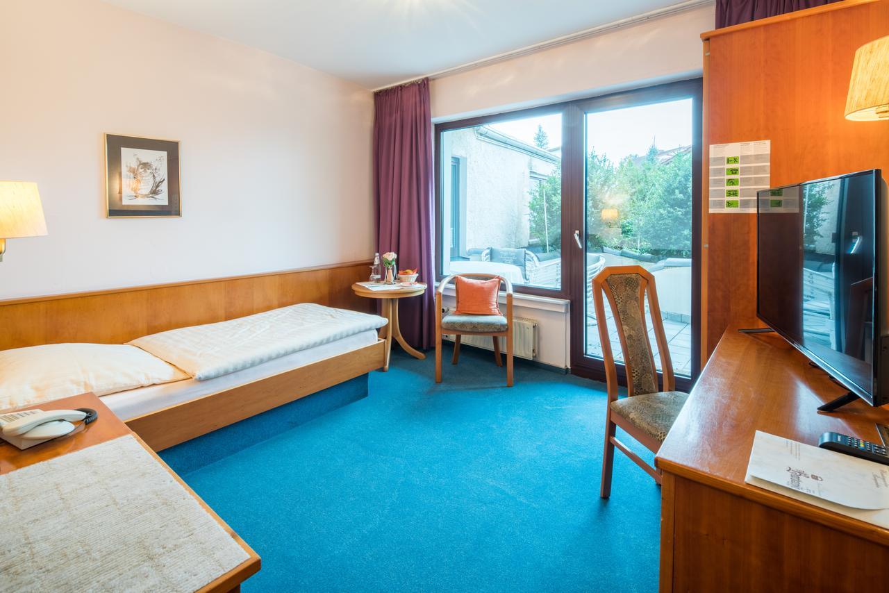 Hotel-Barbarossa-Garni Bei Hanau Rodenbach  Kültér fotó